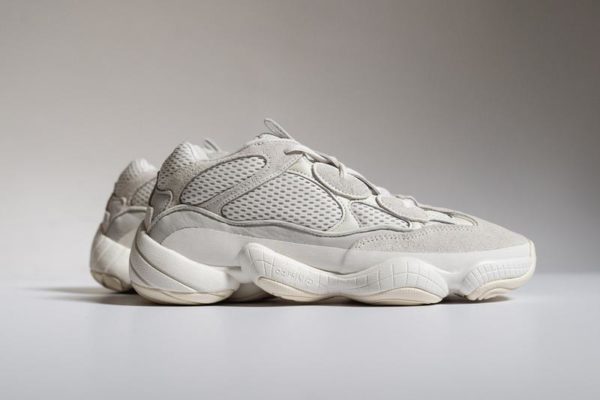 יצירה גדולה: adidas Yeezy 500 Bone White | עשרת הסניקרס הגדולות ביותר לשנת 2019