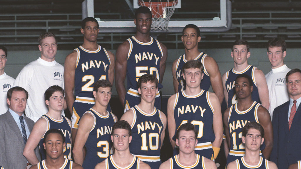 דיוויד רובינסון במדי נבחרת הכדורסל של האקדמיה הימית 